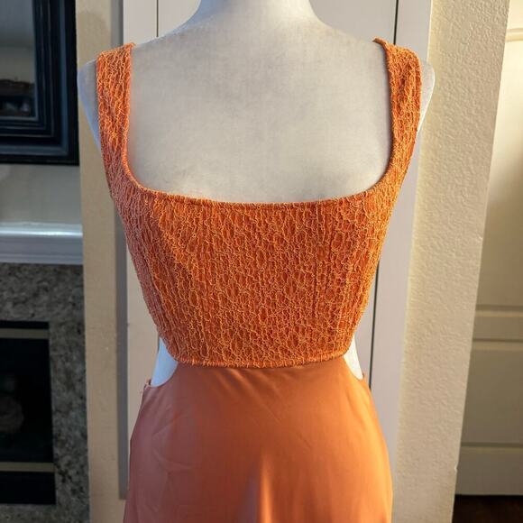 NWT C/MEO COLLECTIVE 'FORMAT' SQUARE NECK CUT OUT MIDI DRESS ORANGE Size 8 - Picture 3 of 9